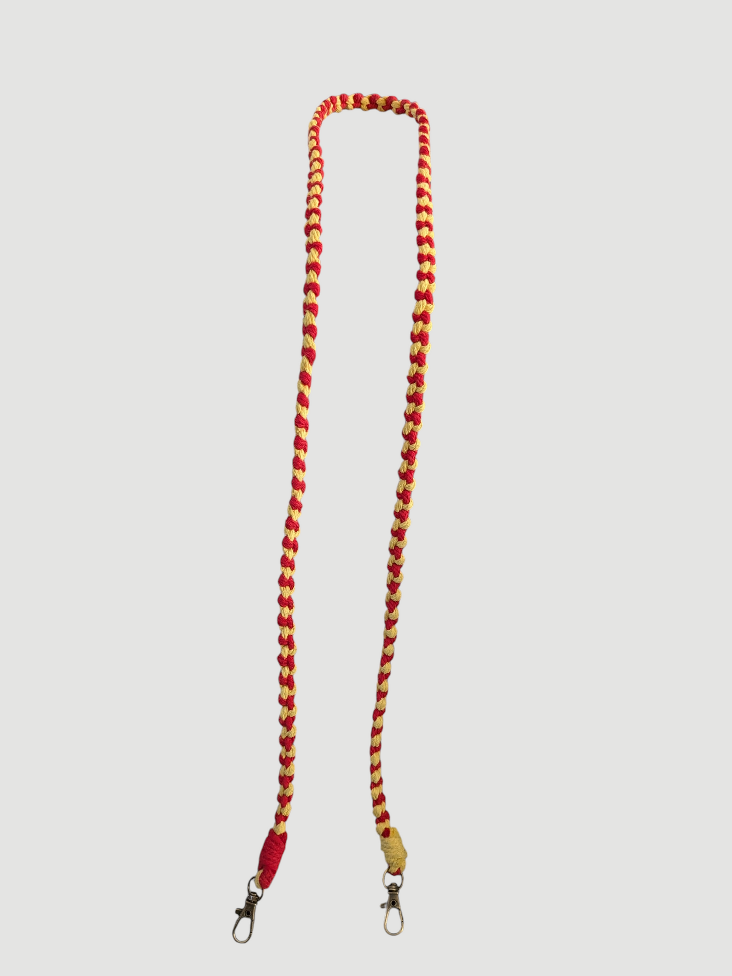 Collier Macra Cup, vendu séparément.